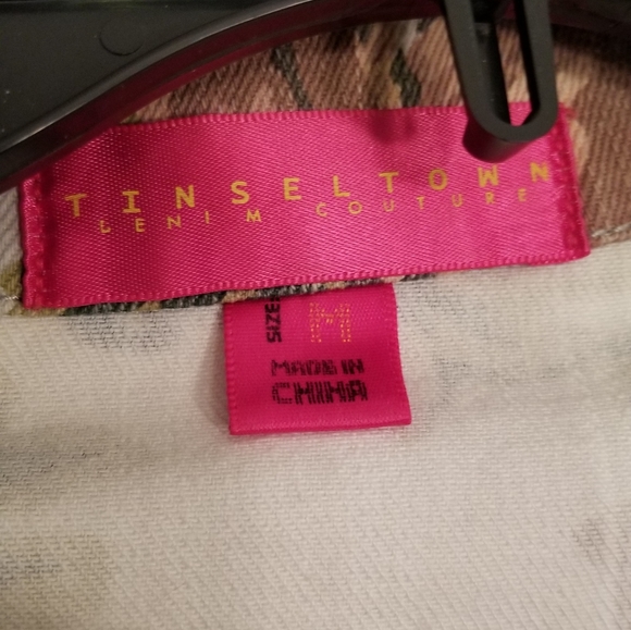 Tinseltown Women's Cropped Floral Denim Jacket with Frayed Hem - Picture 6 of 8